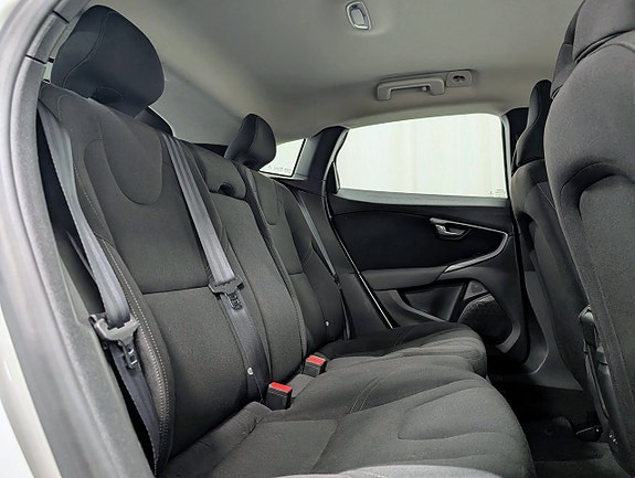 Volvo V40 12 of 14