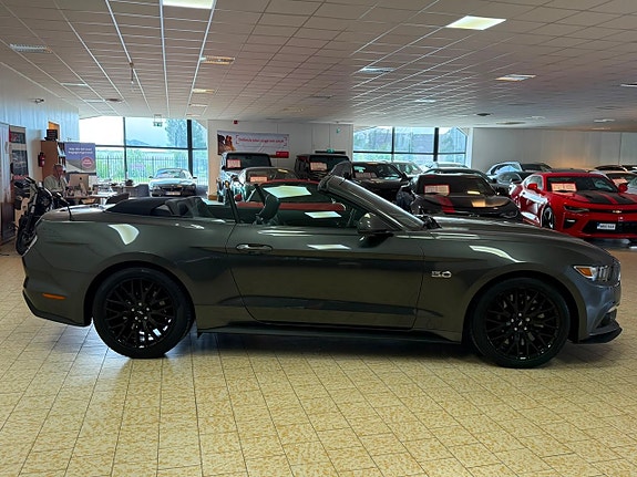 Ford Mustang 8 of 27