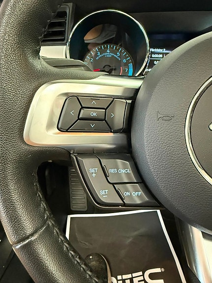 Ford Mustang 21 of 27