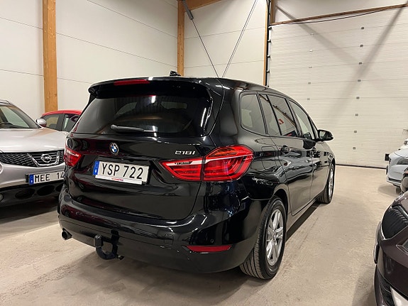 BMW 218i 3 of 5
