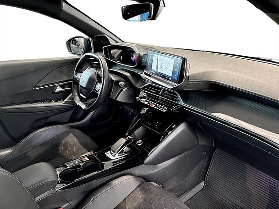 Peugeot e-208 13 of 17