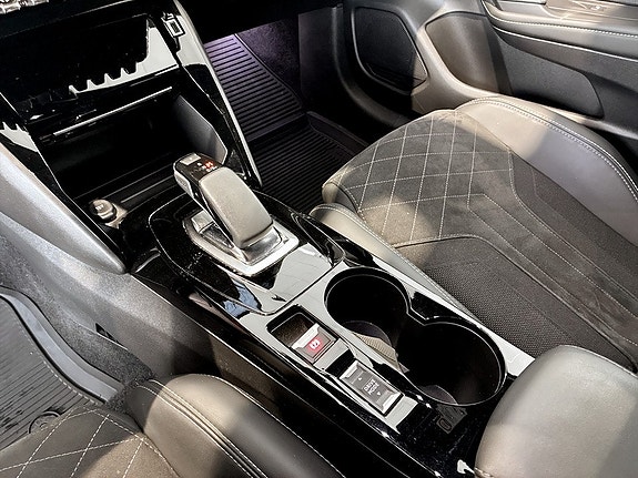 Peugeot e-208 12 of 17
