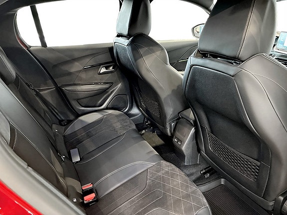 Peugeot e-208 14 of 17