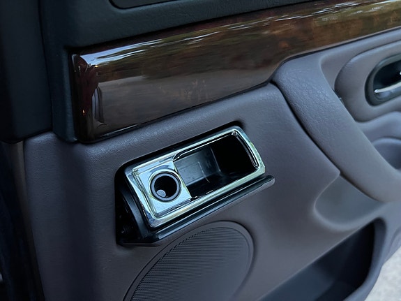 BMW 740i 25 of 30