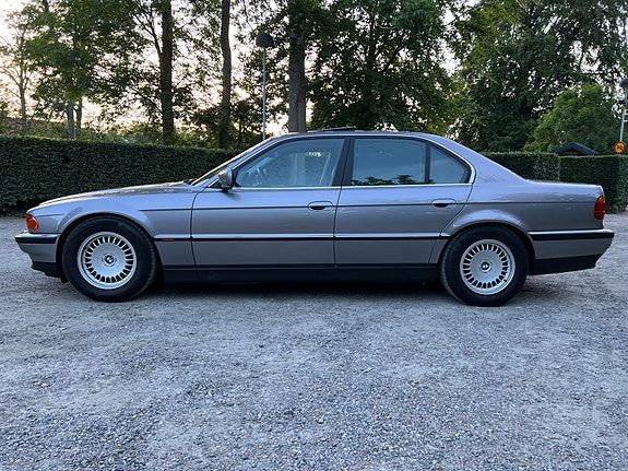 BMW 740i 5 of 5