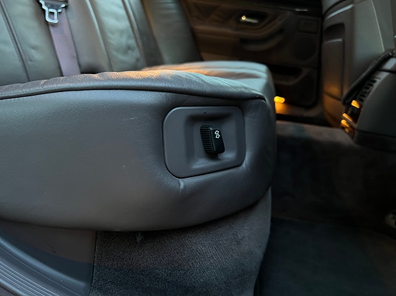 BMW 740i 28 of 30