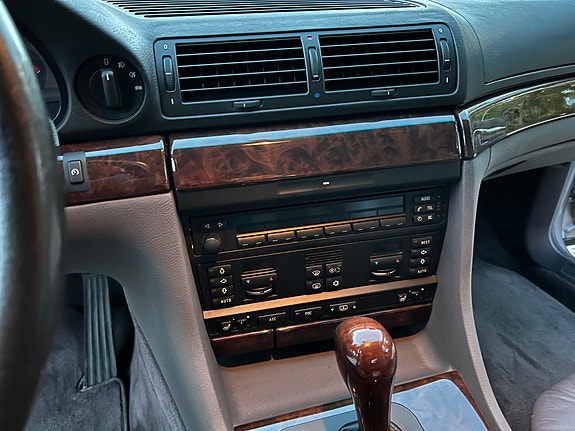 BMW 740i 21 of 30