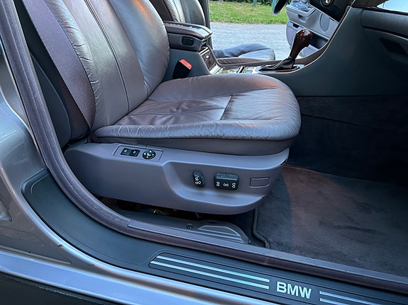 BMW 740i 23 of 30