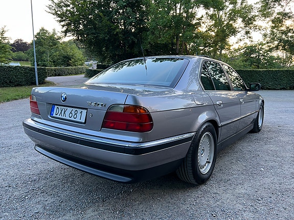 BMW 740i 8 of 30