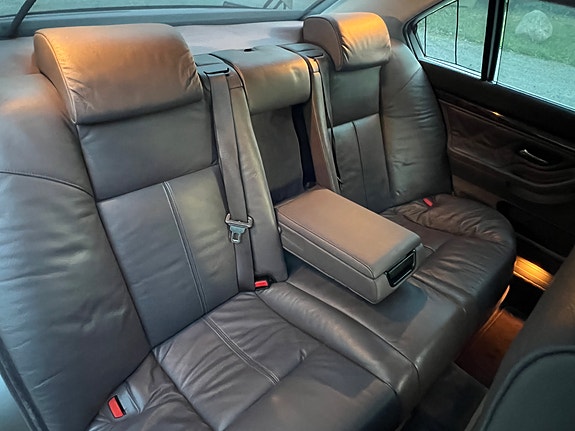 BMW 740i 27 of 30
