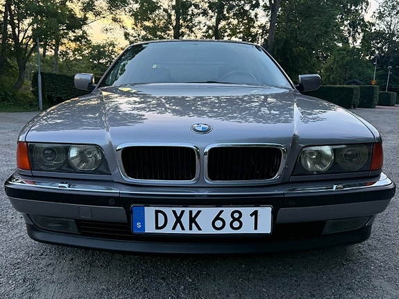 BMW 740i 2 of 5