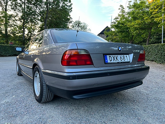 BMW 740i 7 of 30