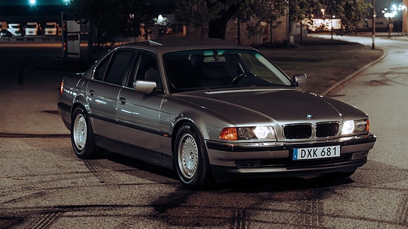 BMW 740i 10 of 30