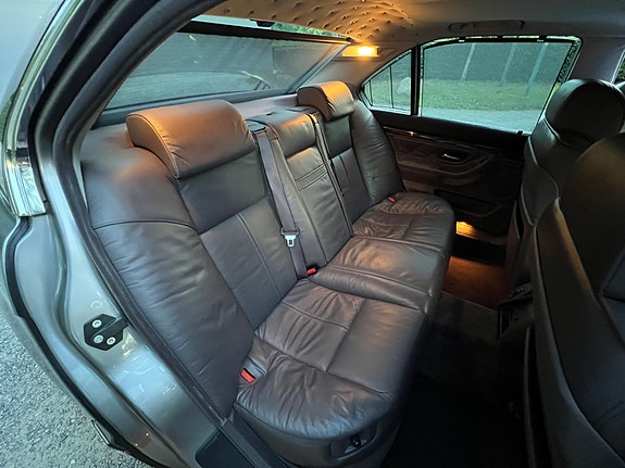 BMW 740i 26 of 30