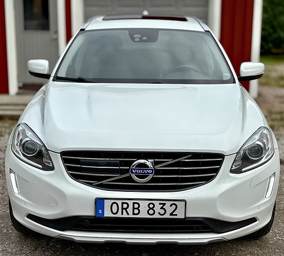 Volvo XC60 2 of 5