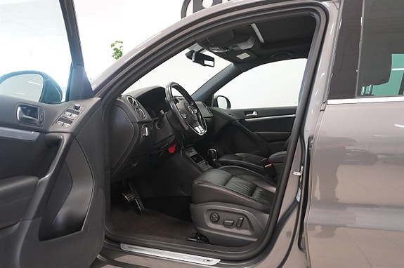 Volkswagen Tiguan 2 of 5