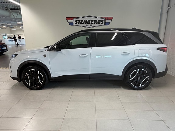 Peugeot 5008 2 of 5