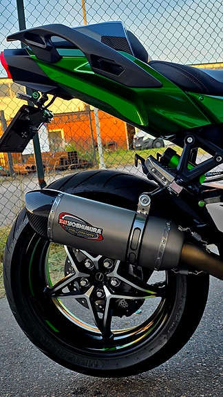 Kawasaki Ninja H2 SX SE 10 of 11