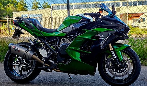 Kawasaki Ninja H2 SX SE 2 of 11