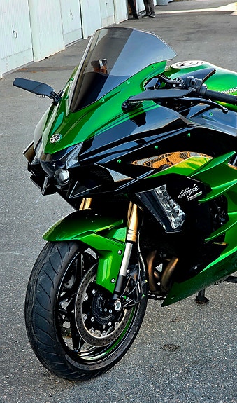 Kawasaki Ninja H2 SX SE 6 of 11