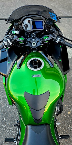 Kawasaki Ninja H2 SX SE 8 of 11
