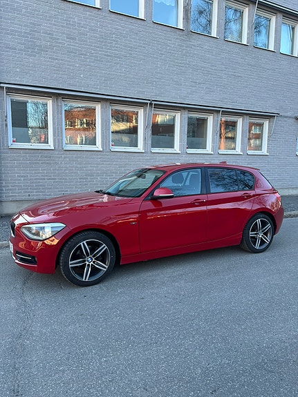 BMW 118d 2 of 5
