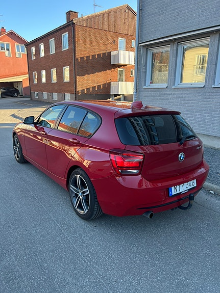 BMW 118d 3 of 5