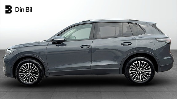 Volkswagen Tiguan 2 of 5