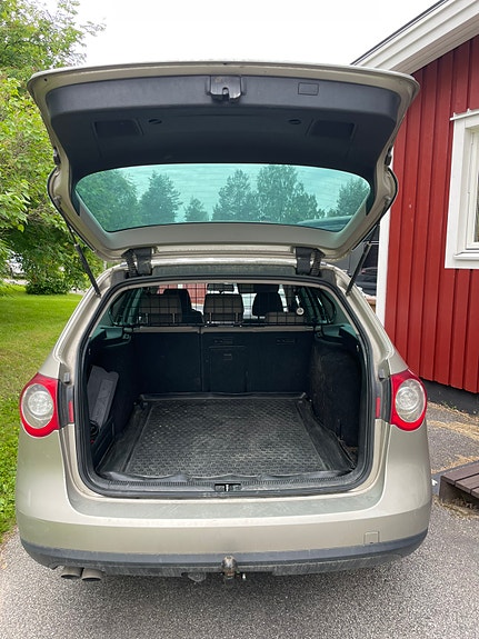 Volkswagen Passat 2 of 5