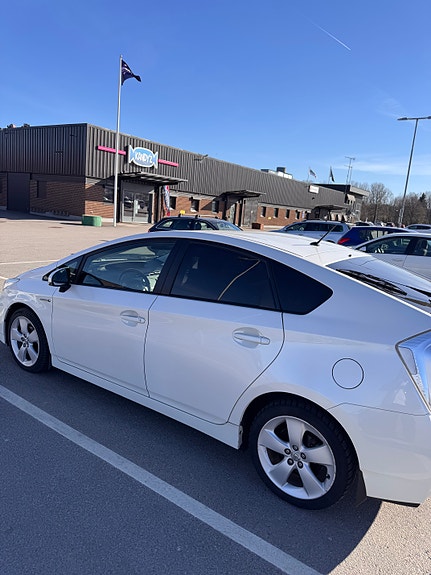 Toyota Prius 5 of 5