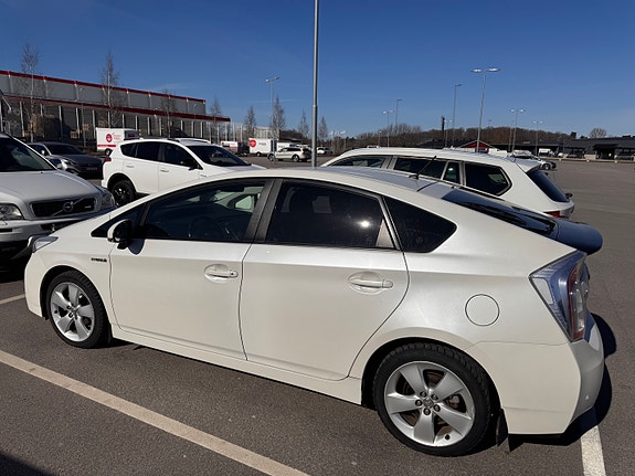 Toyota Prius 4 of 5