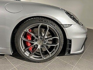 Porsche 718 Cayman GT4 5 of 5
