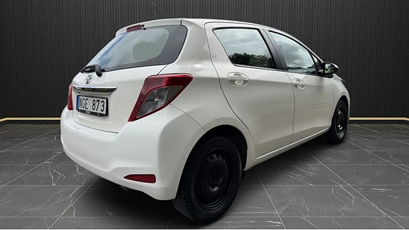 Toyota Yaris 4 of 5