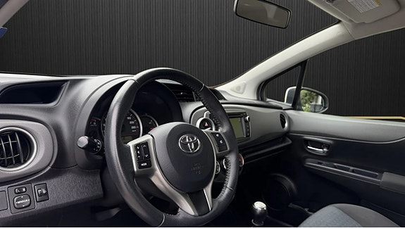 Toyota Yaris 5 of 5