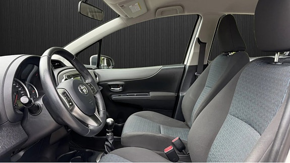 Toyota Yaris 6 of 8