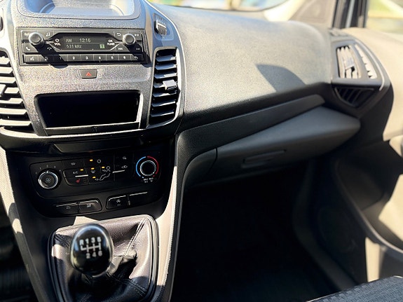 Ford Transit Connect 2 of 5