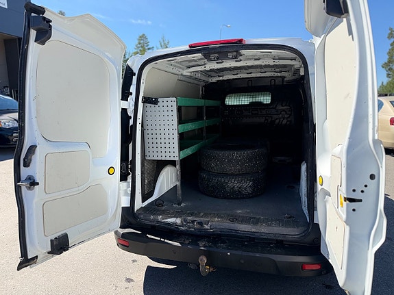 Ford Transit Connect 16 of 26