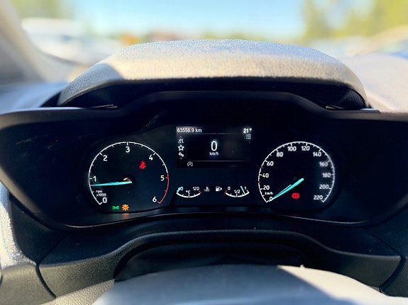 Ford Transit Connect 17 of 26