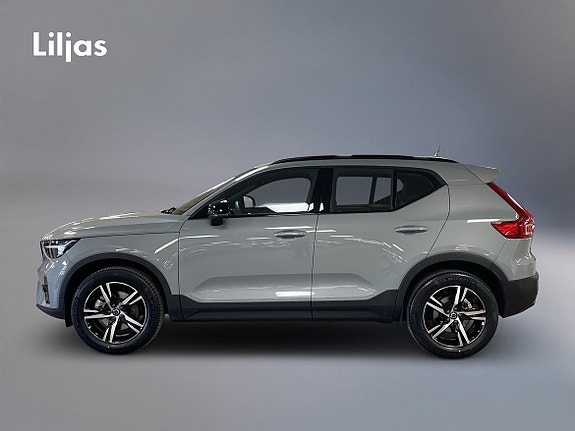 Volvo XC40 3 of 5