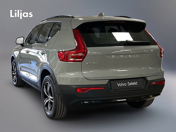 Volvo XC40 4 of 5