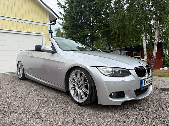 BMW 330d 3 of 5