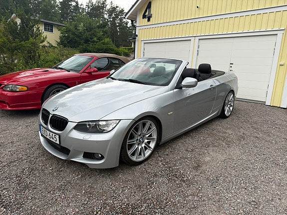 BMW 330d 2 of 5