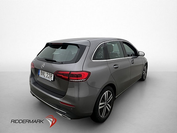 Mercedes-Benz B180 4 of 5