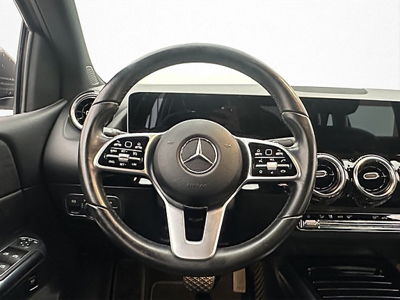 Mercedes-Benz B180 13 of 30