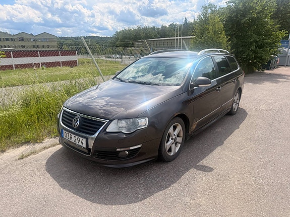 Volkswagen Passat 2 of 5