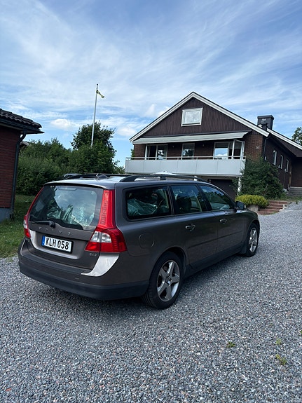 Volvo V70 4 of 5