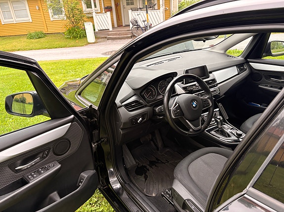 BMW 220i 5 of 5