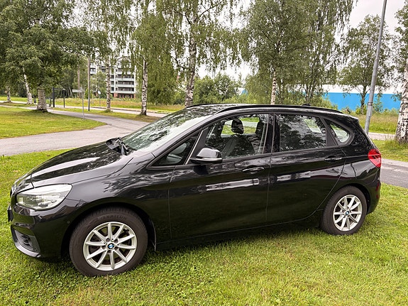 BMW 220i 2 of 5