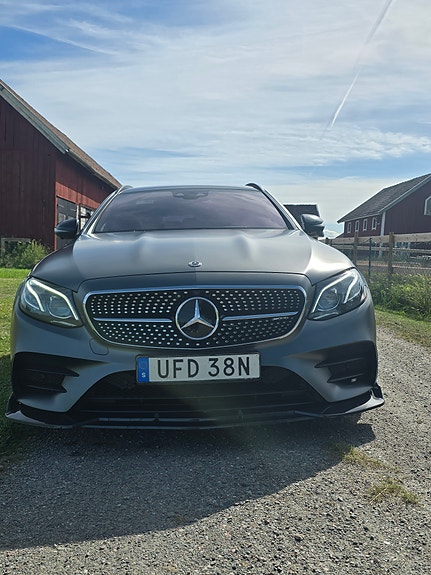Mercedes-Benz E53 6 of 18