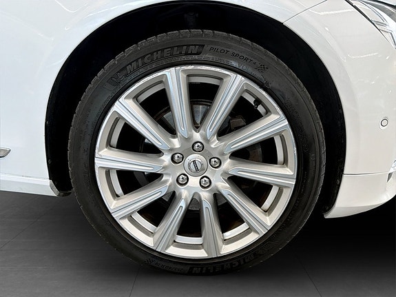 Volvo S90 15 of 16
